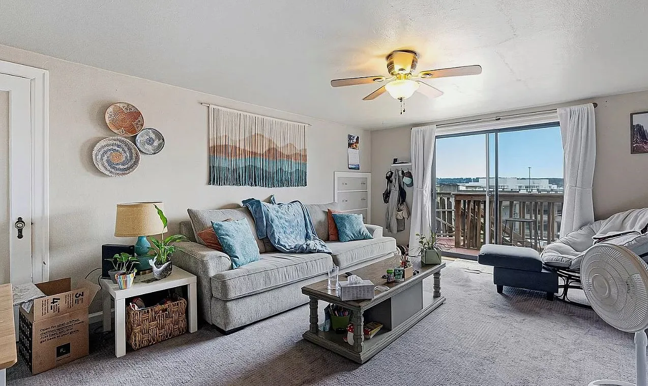 2 bed, 900 sqft, $1,700 — Photo 1