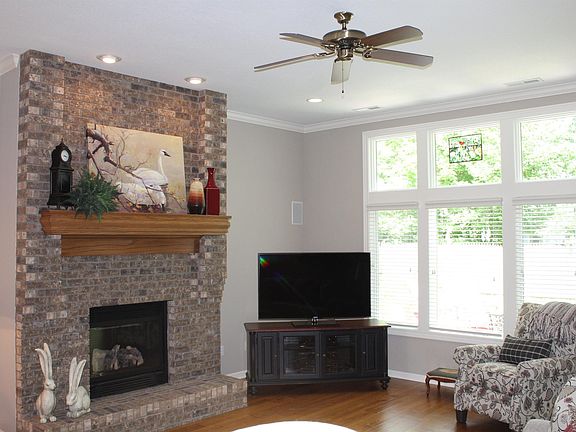 3rd image of 3233 Treebark Ln