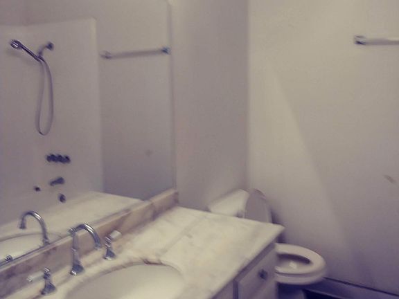 4th image of 629 E Queen St APT 6