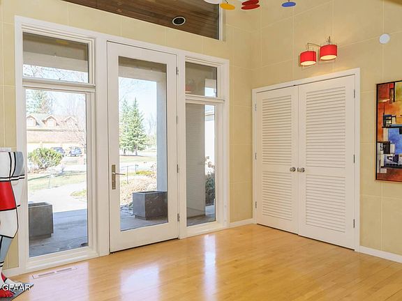2nd image of 301 Woodland Cir