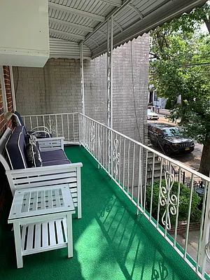 Rented by Halvatzis Realty | media 5