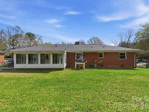 345 S Magnolia St, Mooresville, NC 28115