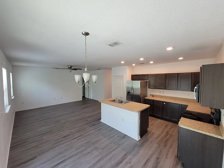 4022 Landover Blvd — Photo 5