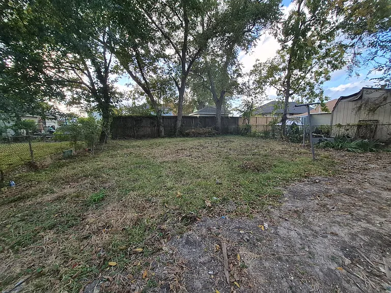 2209 Gano St #3 — Photo 16