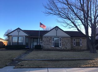 412 Creekmeadow Ln, Lewisville, TX 75067