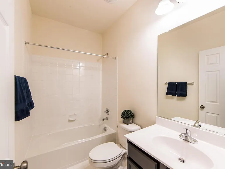 206 Apsley Ter — Photo 8