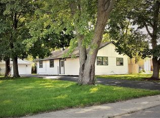 1137 Chippewa Cir, Carpentersville, IL 60110