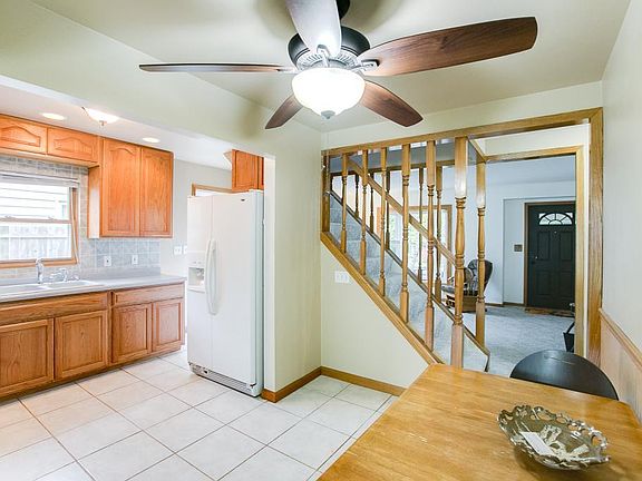 5th image of 2835 Quebec Ave S