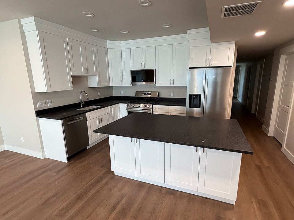 Beautiful Modern kitchen with all new appliances.