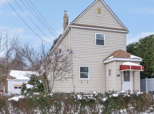 189 Meadowbrook Rd, Merrick, NY 11566