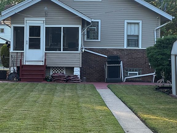 2nd image of 15205 S Lexington Ave