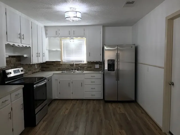 742 S La Salle Dr — Photo 6