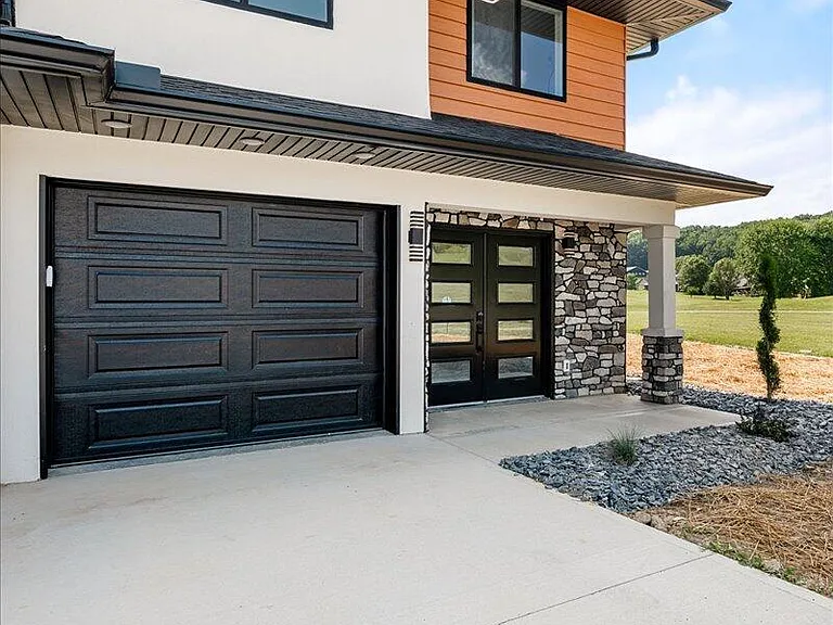 143 Crooked Creek Dr — Photo 1