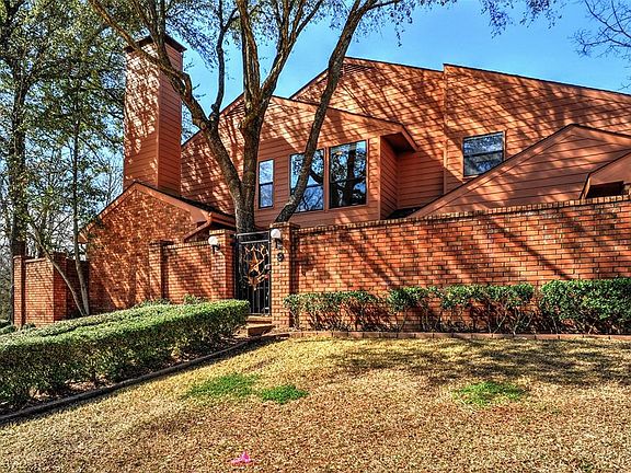 4th image of 9 Village Green Ct