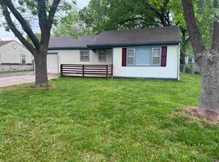 2313 SW Mission Ave, Topeka, KS 66614