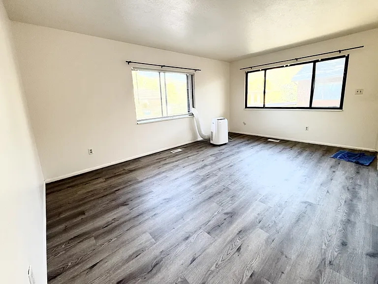 445 E 800 N — Photo 2