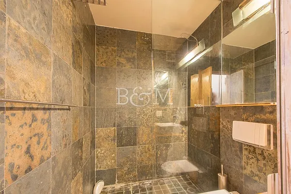 Sold by Brick&Mortar | media 9