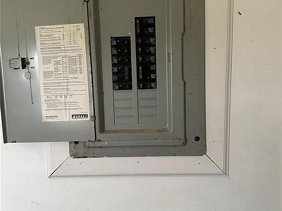 5th image of 869 E Madison St