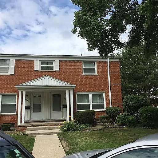 3 bed, 1.5 bath, 1152 sqft, $1,300 — Photo 1