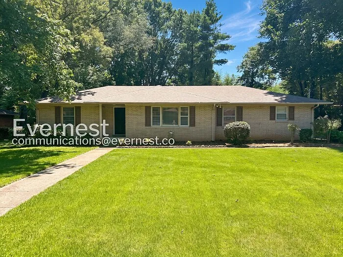711 Elliott Dr — Photo 1