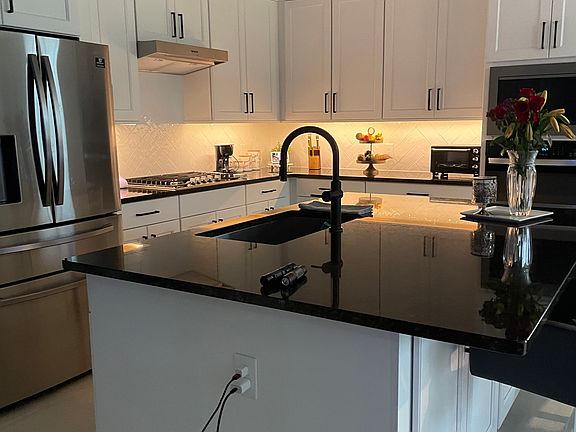 2nd image of 2791 Park Ridge St