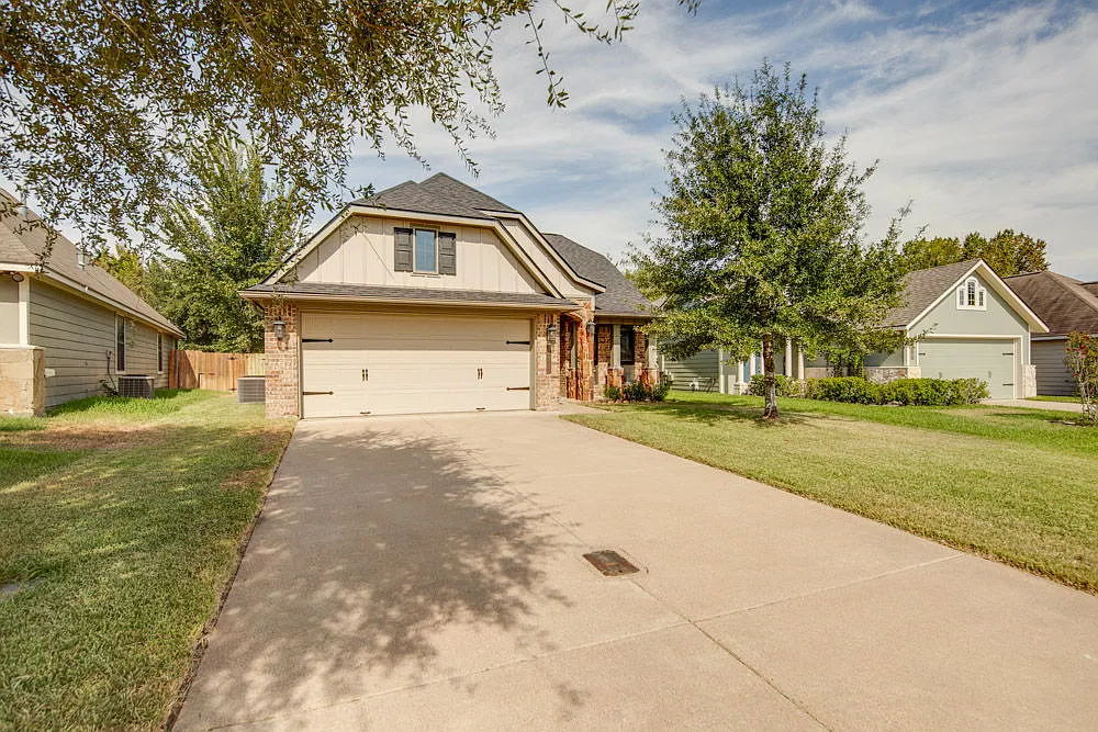 3 bed, 2.0 bath, 1415 sqft, $2,200 — Photo 3