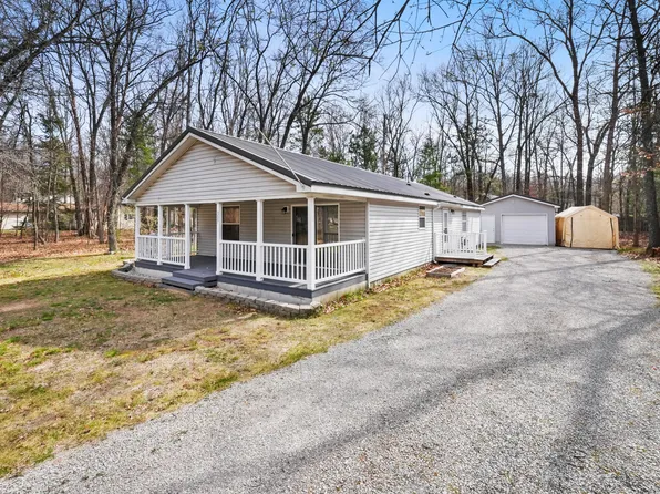 307 Radcliff Dr, Houghton Lake, MI 48629