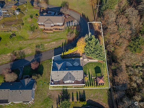 4th image of 235 SE Winchester Hill Drive