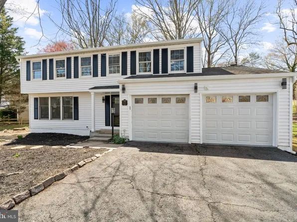 4178 Waterway Dr, Dumfries, VA 22025