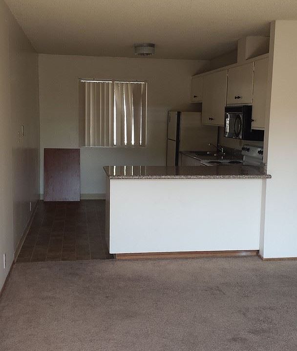 2nd image of 805 11th St APT 2