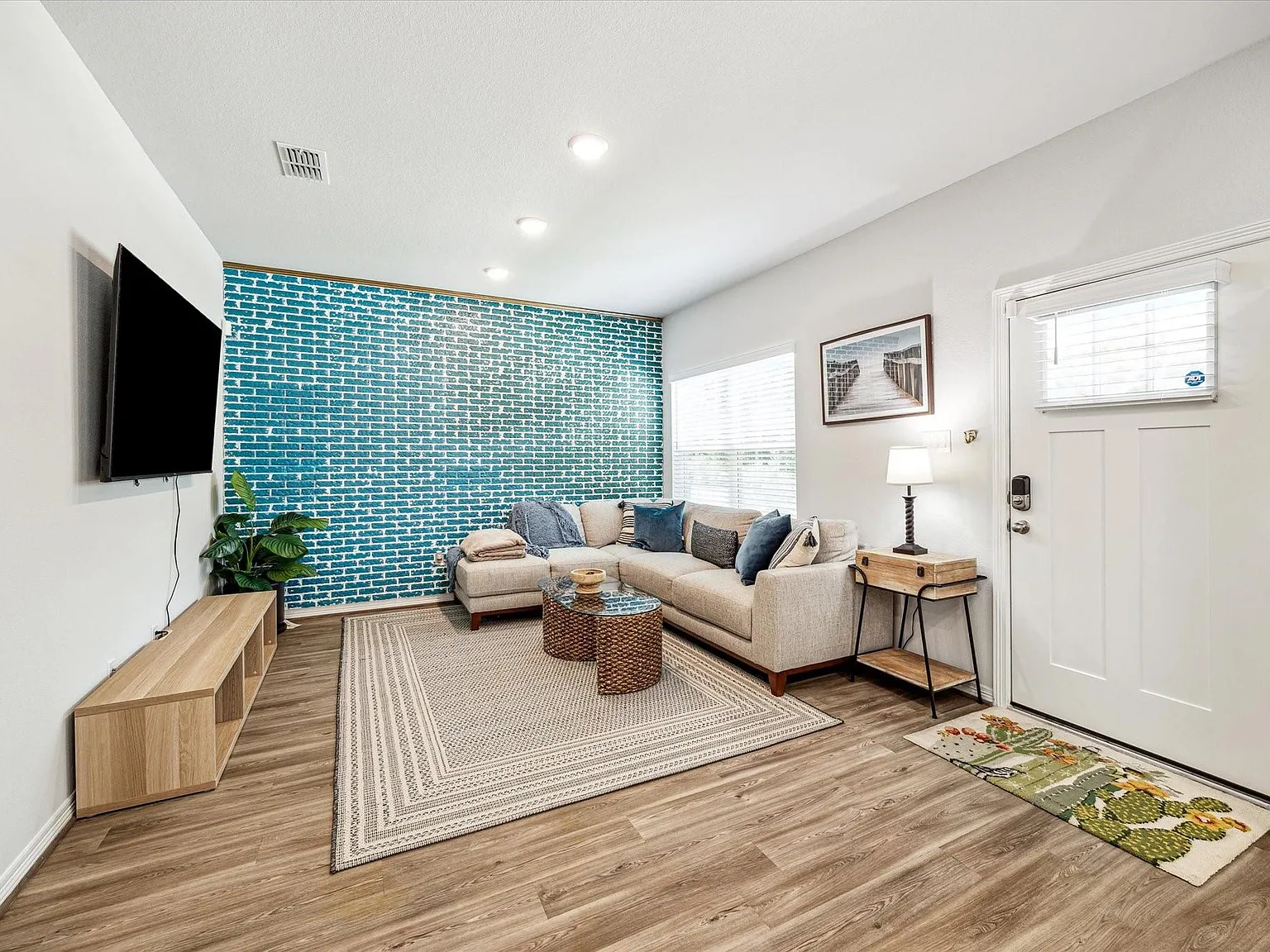 3 bed, 2.0 bath, 1092 sqft, $1,900 — Photo 4