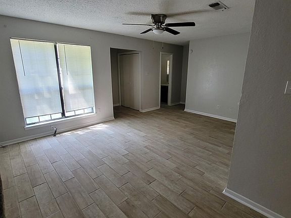 4th image of 1701 Cedarhill Dr APT D