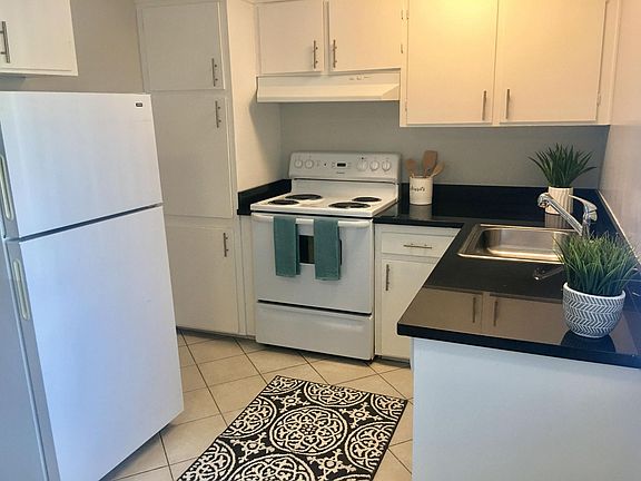 4th image of 1536 Oxford St
