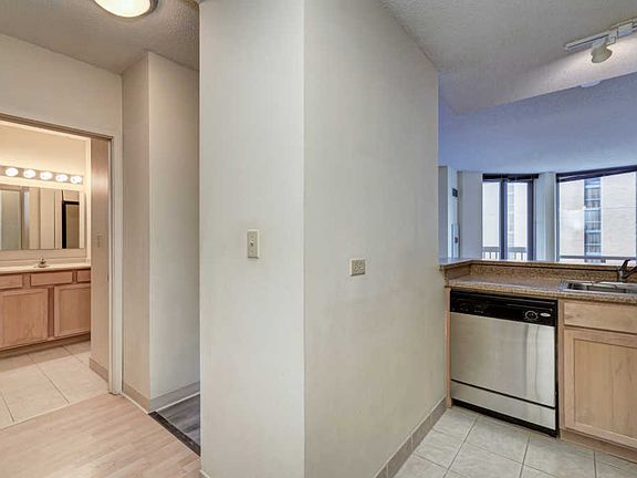 5th image of 222 N Columbus Dr APT 1305