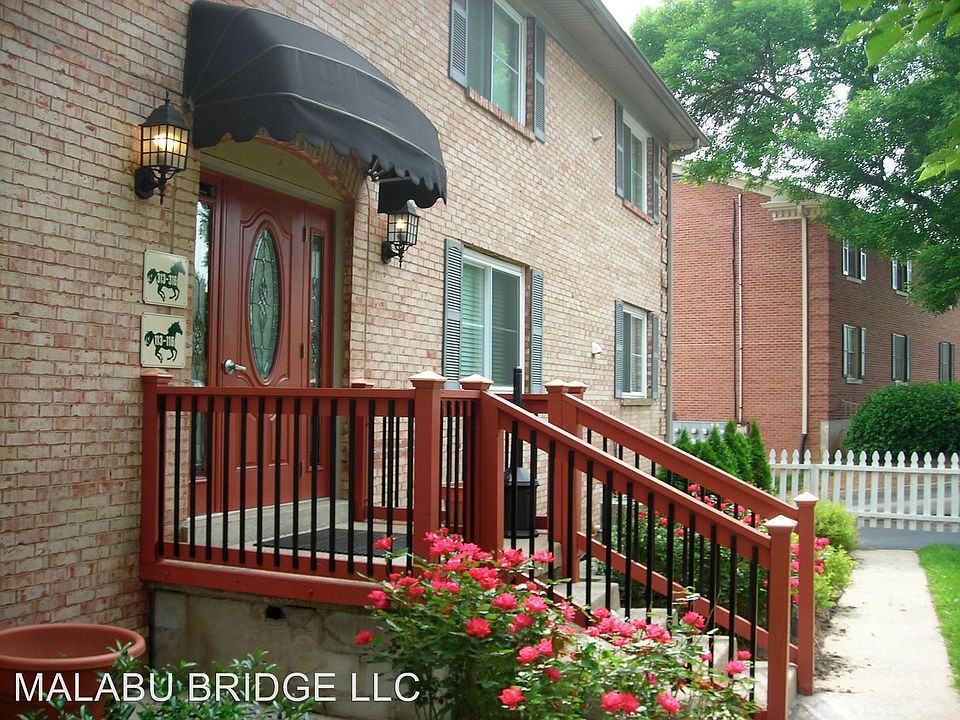 1st image of 828 Malabu Dr APT 207