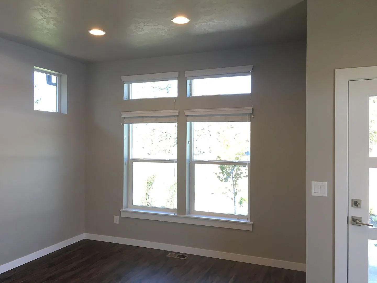 3 Bedroom / 2 Bathroom Single Level Home with a 2 Car Garage — Photo 3