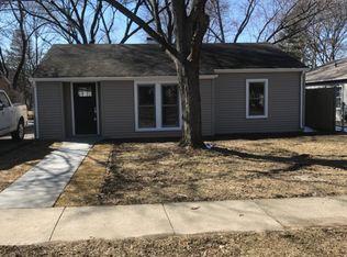 128 N Emerald Ave, Mundelein, IL 60060