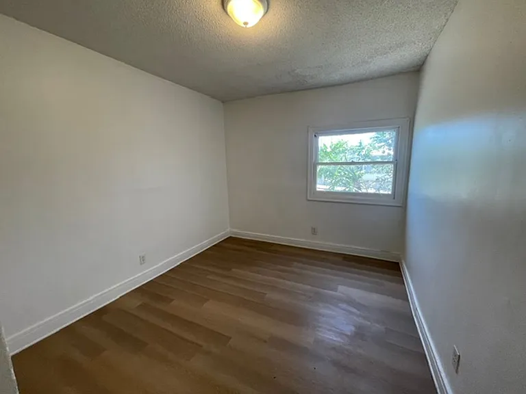 2229 Vineyard Ave — Photo 8