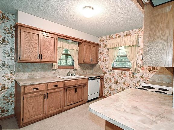 3rd image of 118 Meadow Ln
