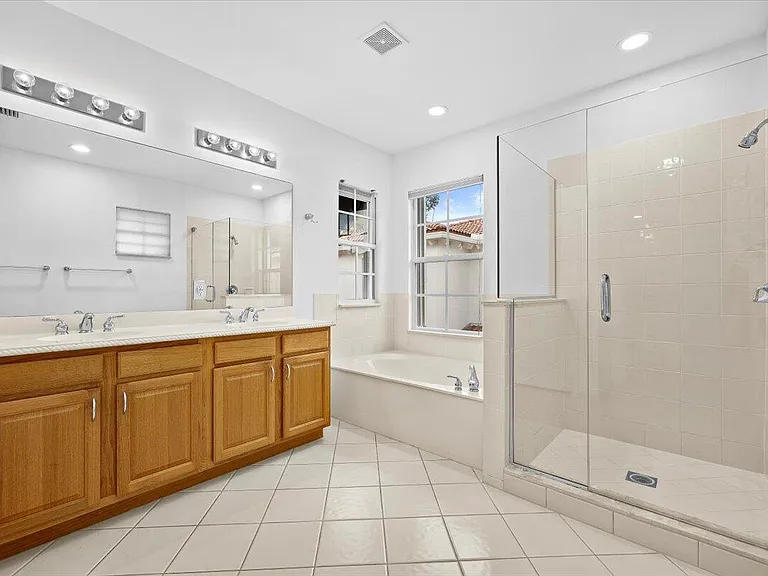 731 Duchess Ct — Photo 15