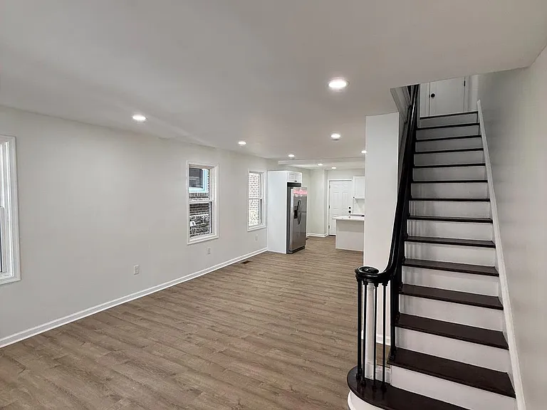 4619 Silverwood St — Photo 3