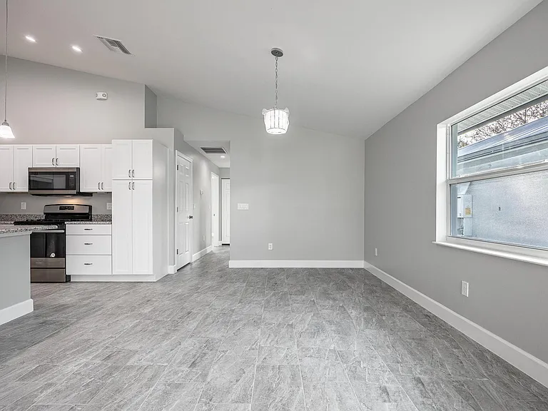 184 Broward Ave — Photo 19