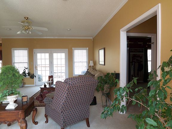 3rd image of 140 Maple Cir