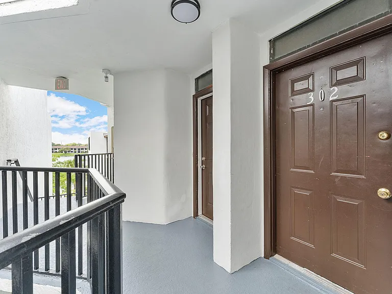 212 Lake Pointe Dr #302 — Photo 6