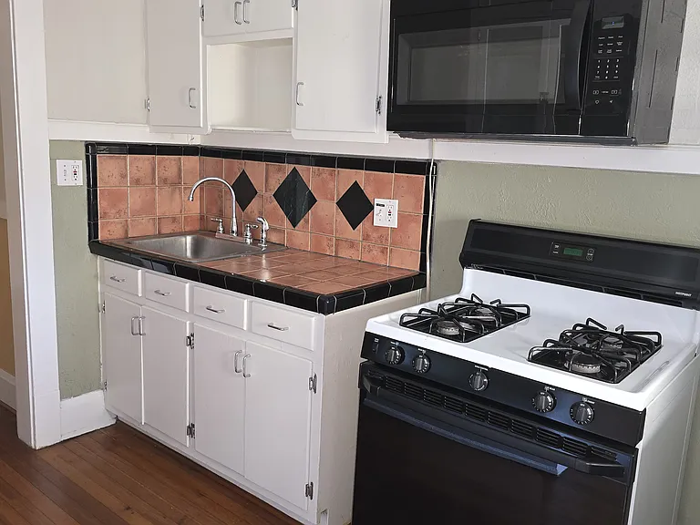 802 McGowen St #11 — Photo 10