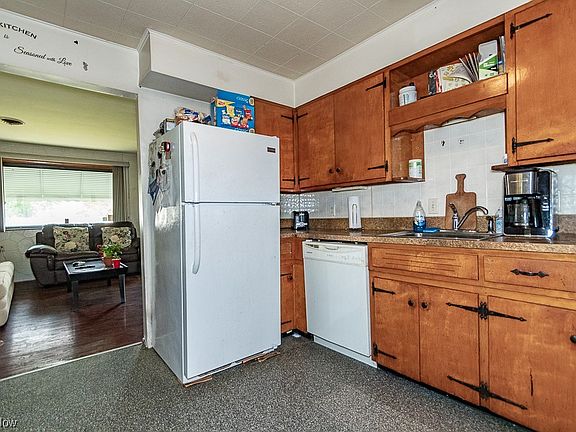 4th image of 1370 E 348th St