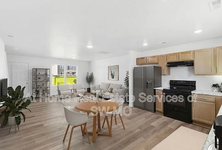 1035 W Madison Dr — Photo 5