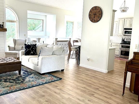 3rd image of 520 Sienna Ct