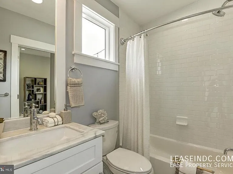 1232 I St NE #2 — Photo 23