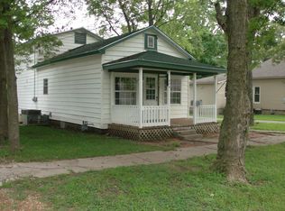 528 N 6th St, Neodesha, KS 66757